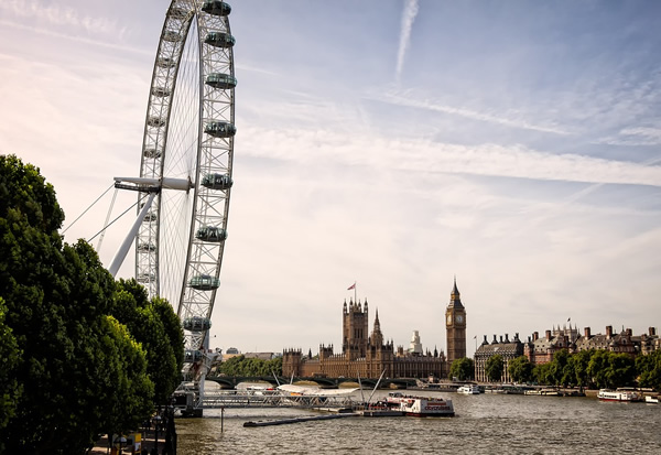 View of London Parlaiment from along the river.