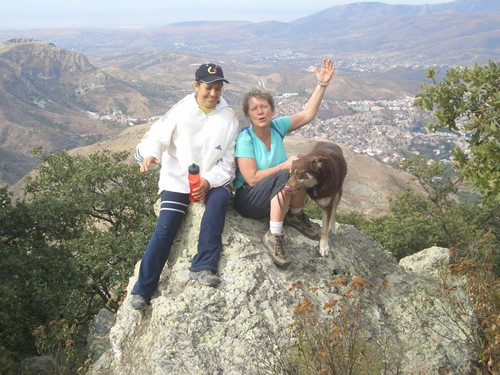 Mari and author on Cruz Azul.