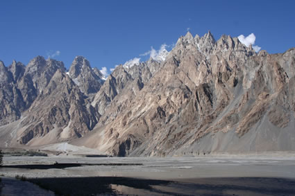 Mountain range near Pasu.