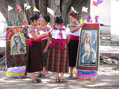 Weaving woman at Teotitlan del Valle.