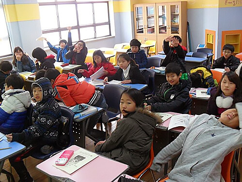 Korean elementaly schools students in class.